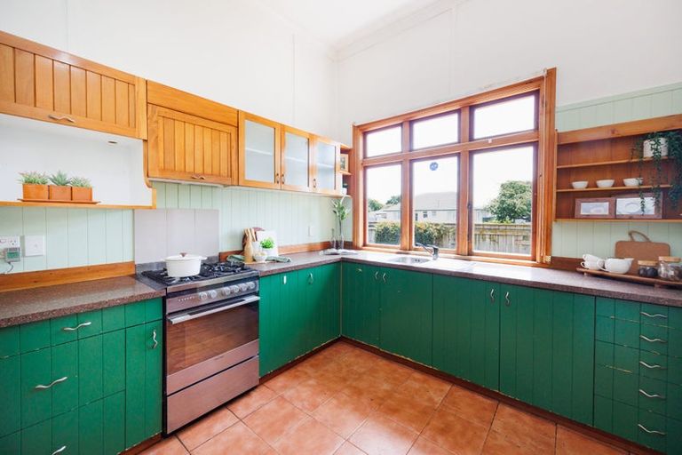 Photo of property in 110 Featherston Street, Takaro, Palmerston North, 4412