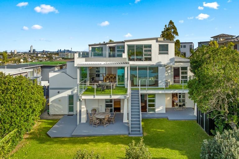 Photo of property in 5b Rahopara Street, Castor Bay, Auckland, 0620