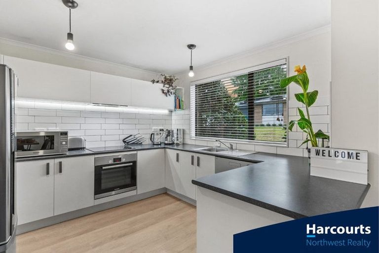 Photo of property in 169j Colwill Road, Massey, Auckland, 0614