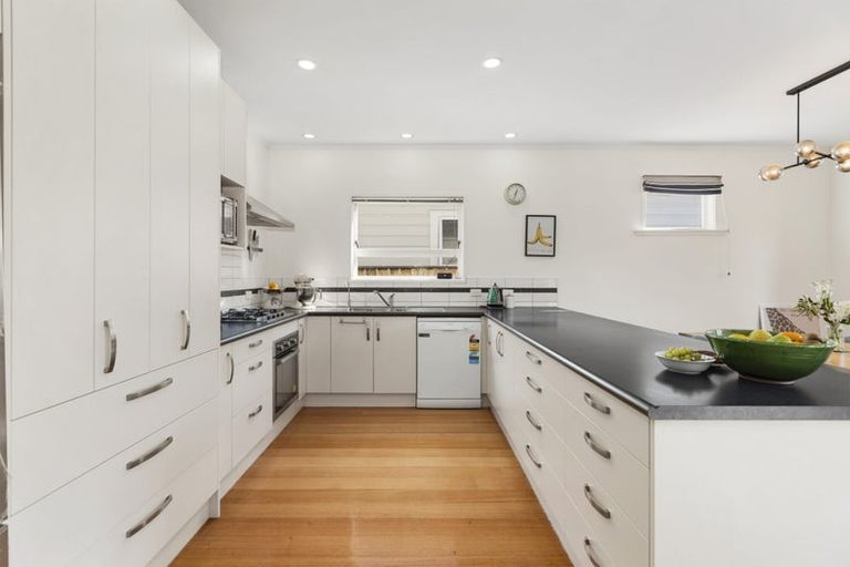 Photo of property in 10 Moselle Street, Island Bay, Wellington, 6023