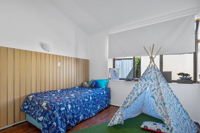 Photo of property in 1/283 Royal Road, Massey, Auckland, 0614