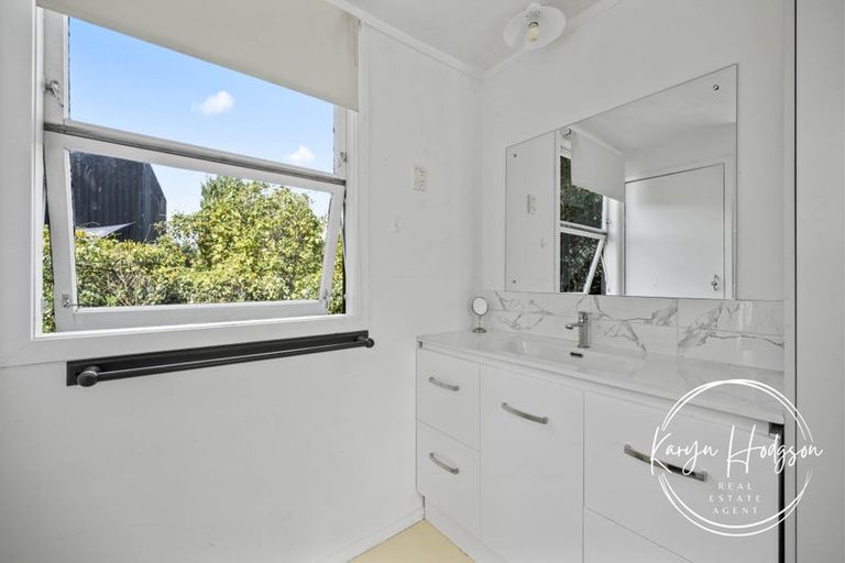 Photo of property in 10 Regent Street, Whakapirau, Maungaturoto, 0583