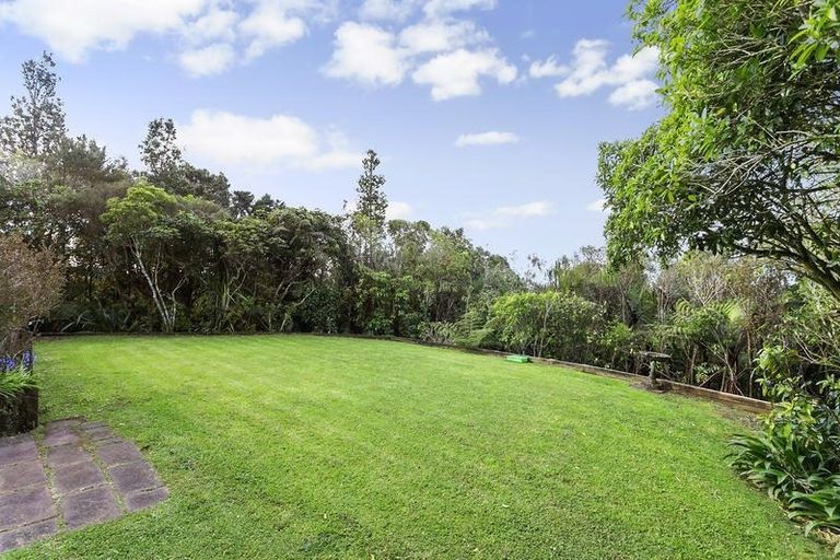 Photo of property in 51 Turanga Road, Henderson Valley, Auckland, 0612