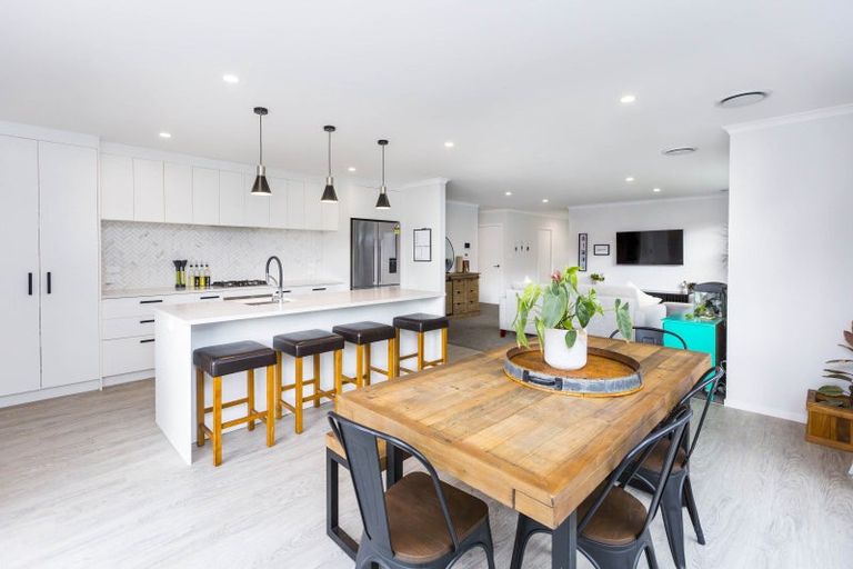 Photo of property in 99 Mawai Hakona Drive, Wallaceville, Upper Hutt, 5018