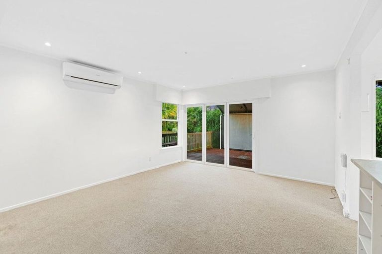 Photo of property in 12 Mchardy Place, Glenfield, Auckland, 0627