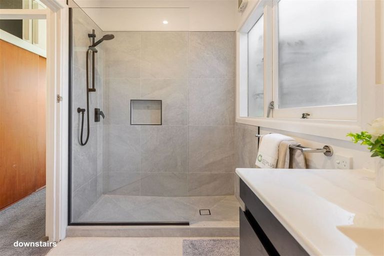 Photo of property in 94 Exmouth Road, Northcote, Auckland, 0627