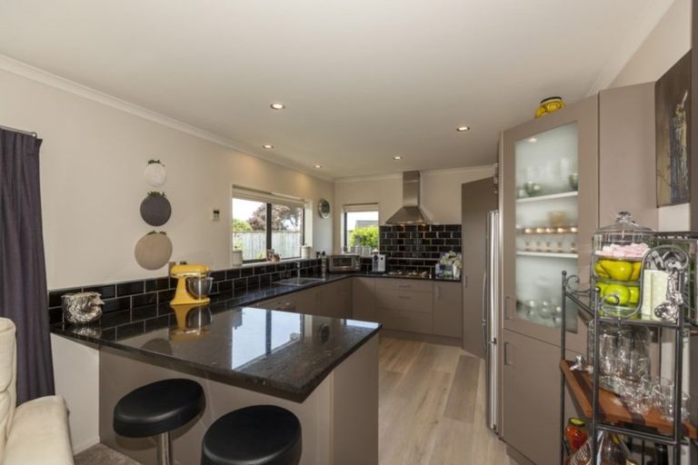 Photo of property in 17 Consort Close, Paraparaumu Beach, Paraparaumu, 5032