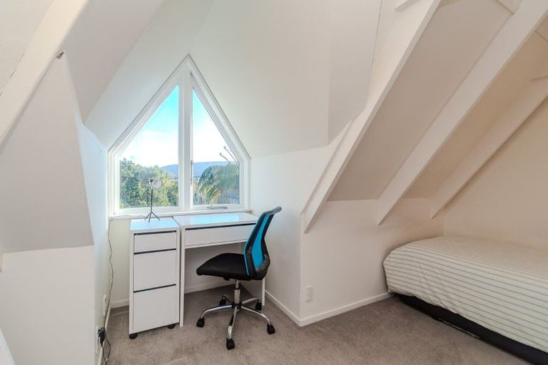 Photo of property in 25 Nicholson Road, Khandallah, Wellington, 6035