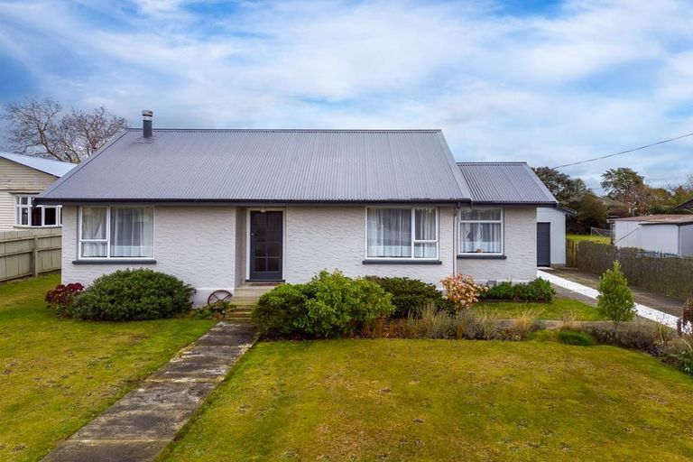 Photo of property in 16 Edward Street, Waimate, 7924