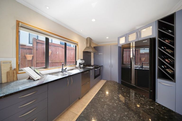 Photo of property in 25 Brooke Ridge Rise, East Tamaki Heights, Auckland, 2016