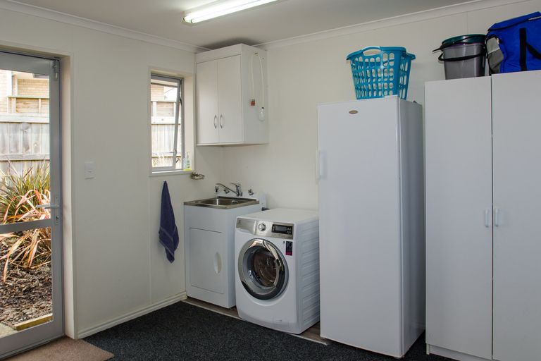 Photo of property in 28 Severn Street, Green Island, Dunedin, 9018