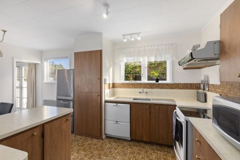 Photo of property in 28 Pilcher Crescent, Naenae, Lower Hutt, 5011