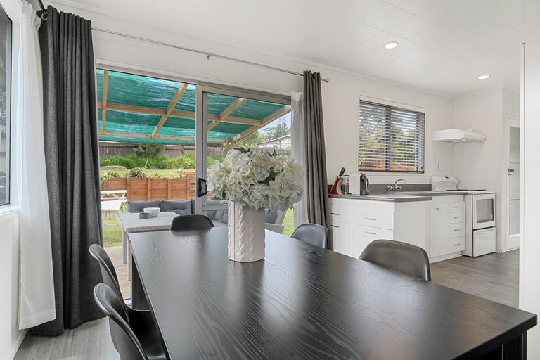 Photo of property in 66 Captain Scott Road, Glen Eden, Auckland, 0602