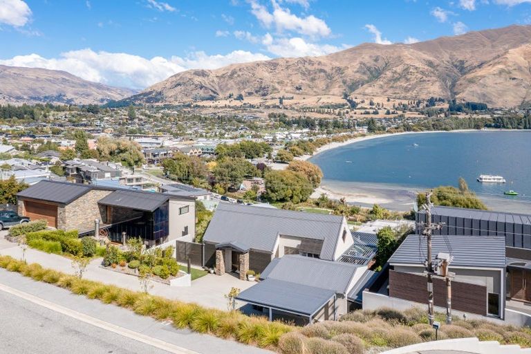 Photo of property in 32 Lismore Street, Wanaka, 9305