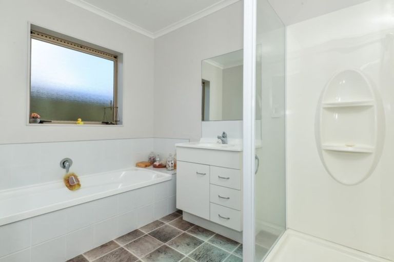 Photo of property in 2 Shrule Place, Huntington, Hamilton, 3210