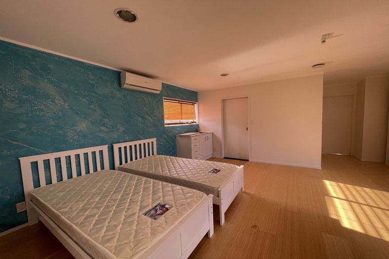 Photo of property in 1/143 Millhouse Drive, Golflands, Auckland, 2013