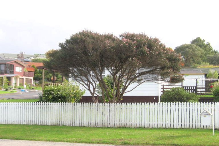 Photo of property in 35 Fairway Avenue, Red Beach, 0932