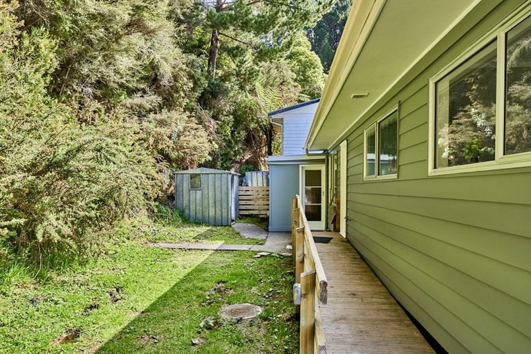 Photo of property in 2/22 Shackleton Grove, Stokes Valley, Lower Hutt, 5019