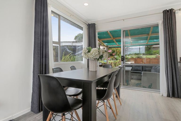 Photo of property in 66 Captain Scott Road, Glen Eden, Auckland, 0602