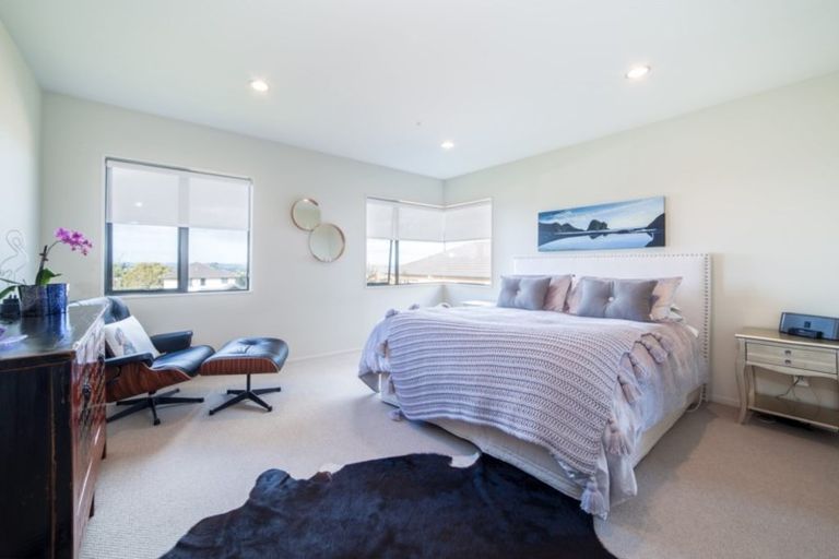 Photo of property in 17 Gordon Stanley Drive, Massey, Auckland, 0614