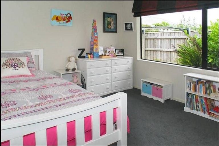 Photo of property in 12 Greenstone Place, Aotea, Porirua, 5024