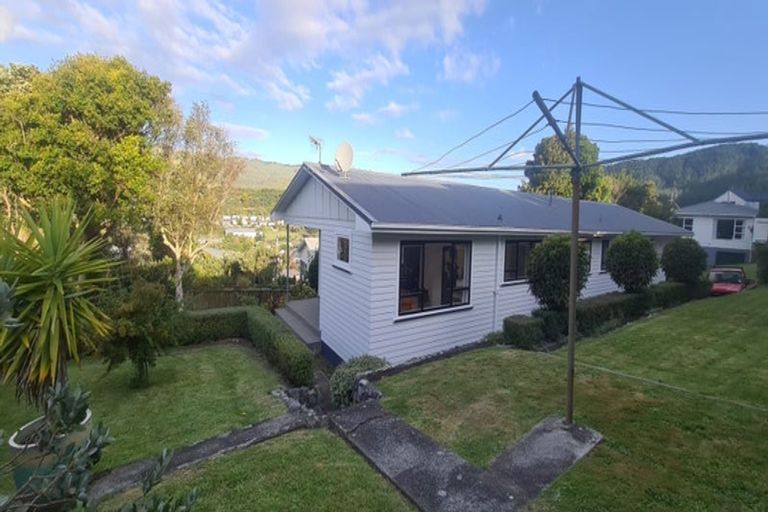 Photo of property in 64 Saint Johns Terrace, Tawa, Wellington, 5028