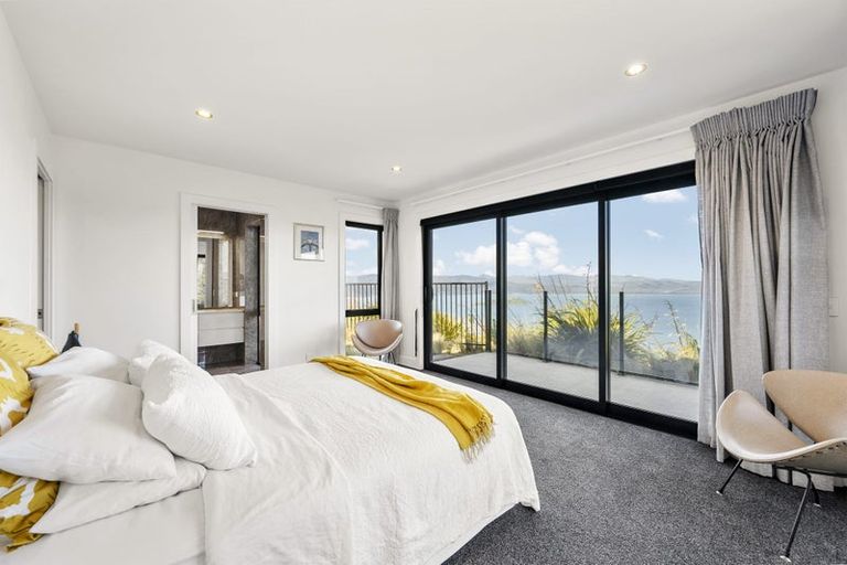 Photo of property in 17 Promontory Crescent, Newlands, Wellington, 6037