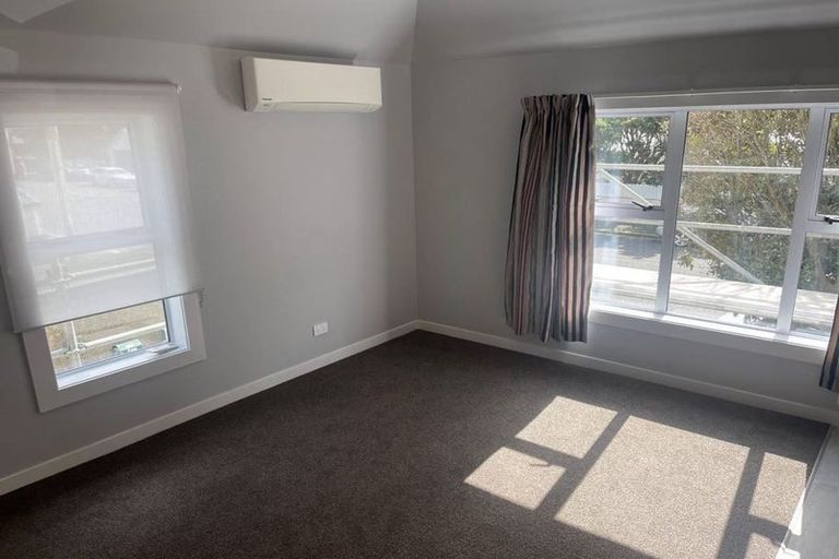 Photo of property in 42b Apu Crescent, Lyall Bay, Wellington, 6022