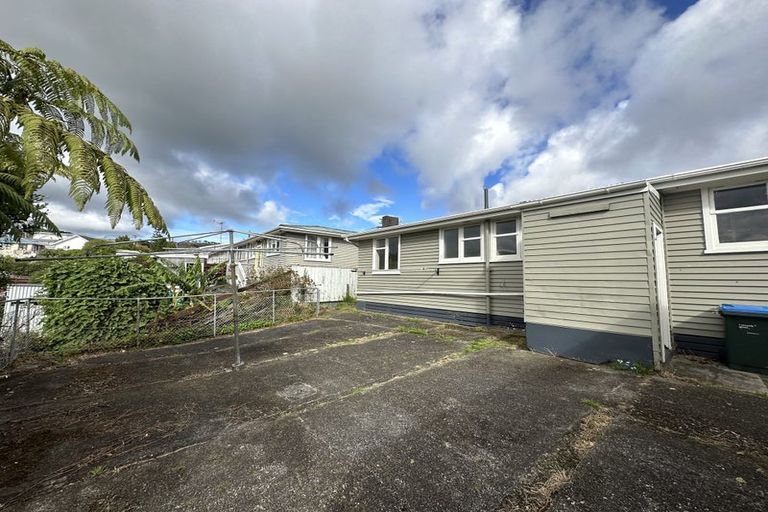 Photo of property in 33 Leicester Street, Cannons Creek, Porirua, 5024