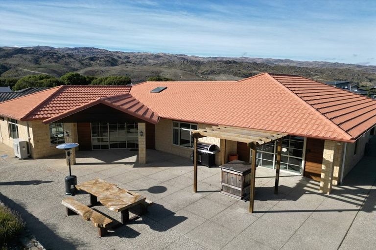 Photo of property in 56 Missy Crescent, Mount Pisa, Cromwell, 9383