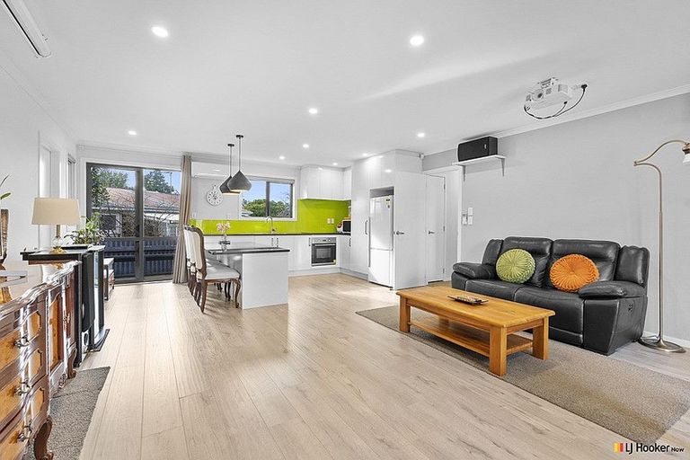 Photo of property in 52 Hobart Crescent, Wattle Downs, Auckland, 2103