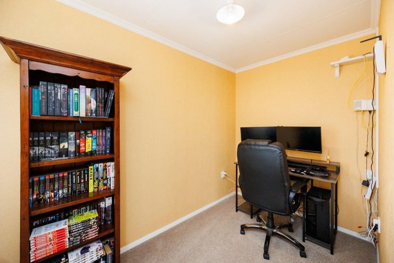 Photo of property in 18 Park Road, West End, Palmerston North, 4412