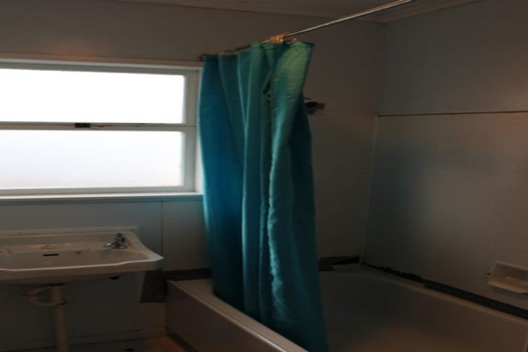 Photo of property in 2/34 Chartwell Avenue, Glenfield, Auckland, 0629