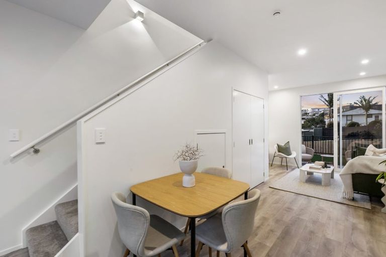 Photo of property in 7c Camrose Place, Glenfield, Auckland, 0629