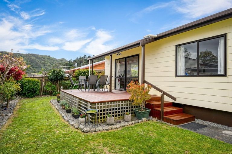 Photo of property in 5a Glenbrook Grove, Naenae, Lower Hutt, 5011