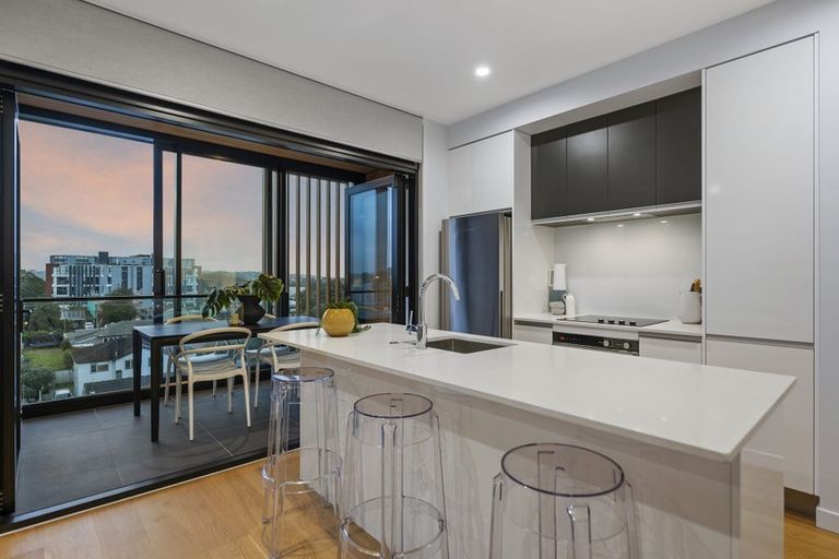 Photo of property in Frank Sargeson Apts, 401/74 Anzac Street, Takapuna, Auckland, 0622