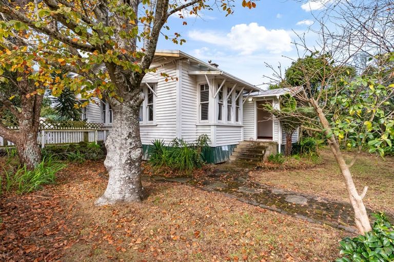 Photo of property in 50 Woodglen Road, Glen Eden, Auckland, 0602