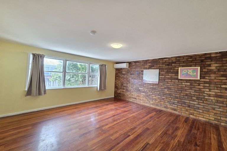 Photo of property in 2/28 West Coast Road, Glen Eden, Auckland, 0602