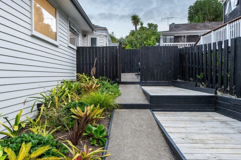 Photo of property in 1/75 Newhaven Terrace, Mairangi Bay, Auckland, 0630