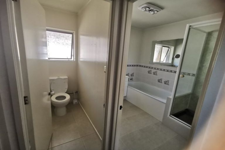 Photo of property in 30 Saddleback Rise, Murrays Bay, Auckland, 0630