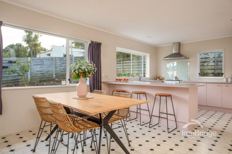 Photo of property in 2 Whitehouse Road, Titahi Bay, Porirua, 5022