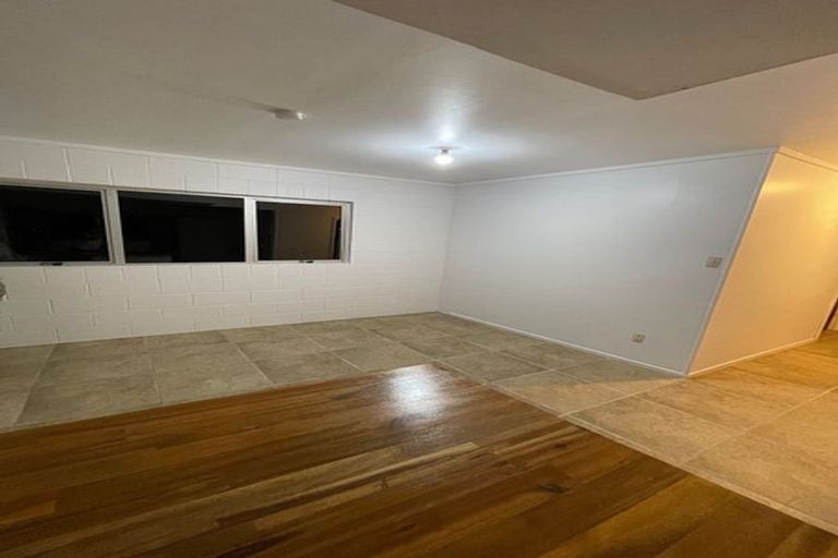 Photo of property in 24 Noeleen Street, Glenfield, Auckland, 0629