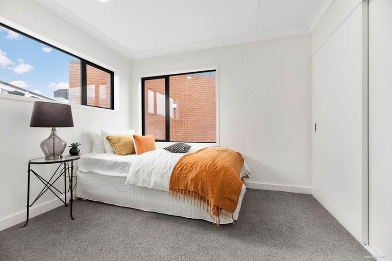 Photo of property in 16 Parkwood Avenue, Westgate, Auckland, 0614