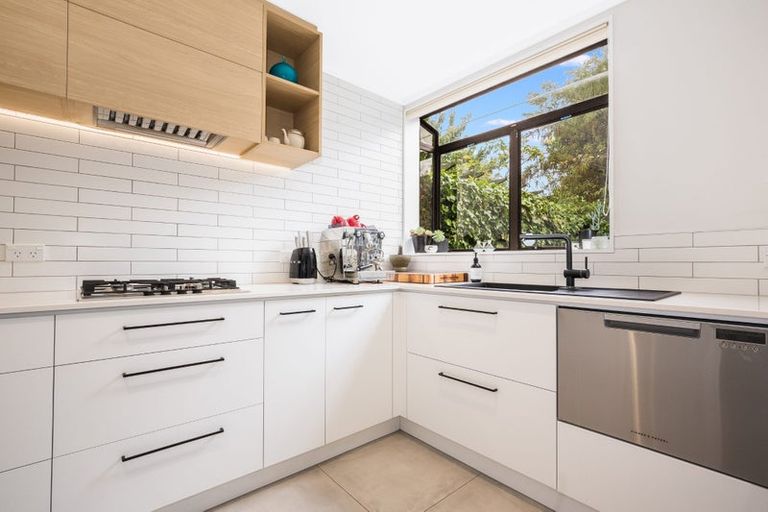 Photo of property in 6/354 Muritai Road, Eastbourne, Lower Hutt, 5013