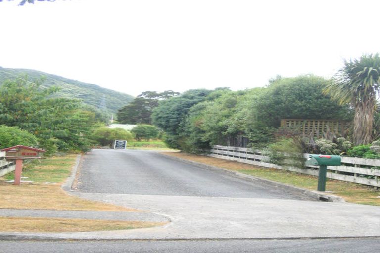 Photo of property in 8 Malcolm Gillies Grove, Totara Park, Upper Hutt, 5018