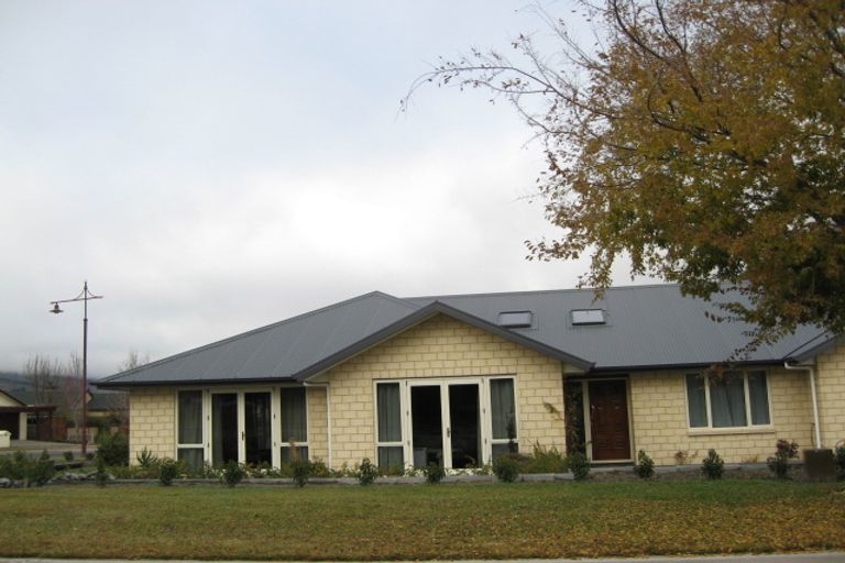 Photo of property in 60 Elm Tree Avenue, Frankton, Queenstown, 9300