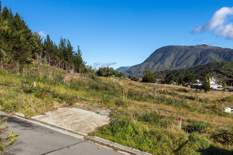 Photo of property in 6 Raukura Rise, Picton, 7220