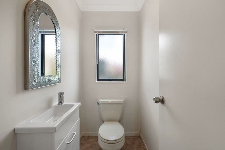 Photo of property in 2/24 Angela Place, Kinloch, Taupo, 3377