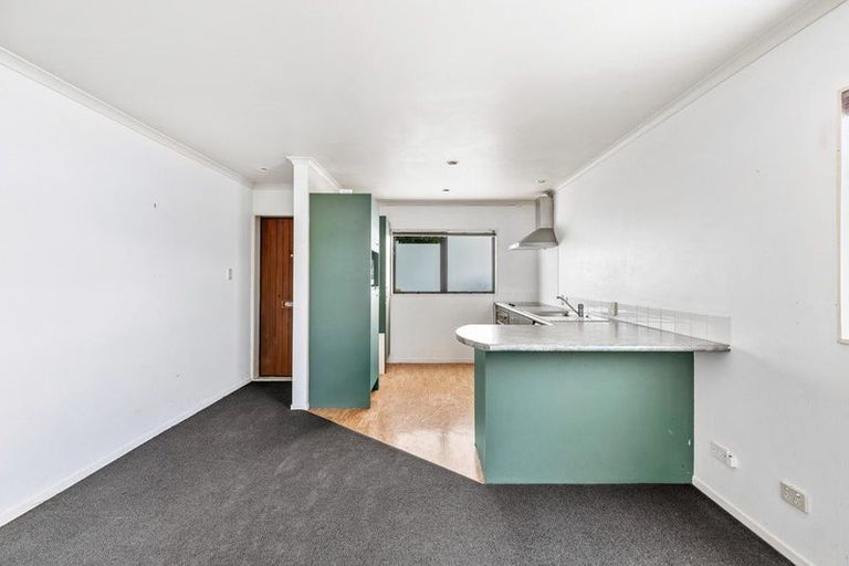 Photo of property in 8/17 Harbour View Road, Te Atatu Peninsula, Auckland, 0610