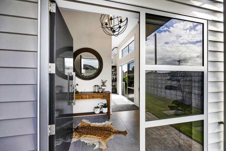 Photo of property in 17 Victoria Street, Hawera, 4610